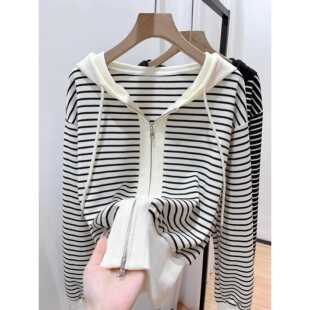 拼色黑白条纹针织衫女2025秋季短款宽松开 衫拉炼 炼 连帽运动衫