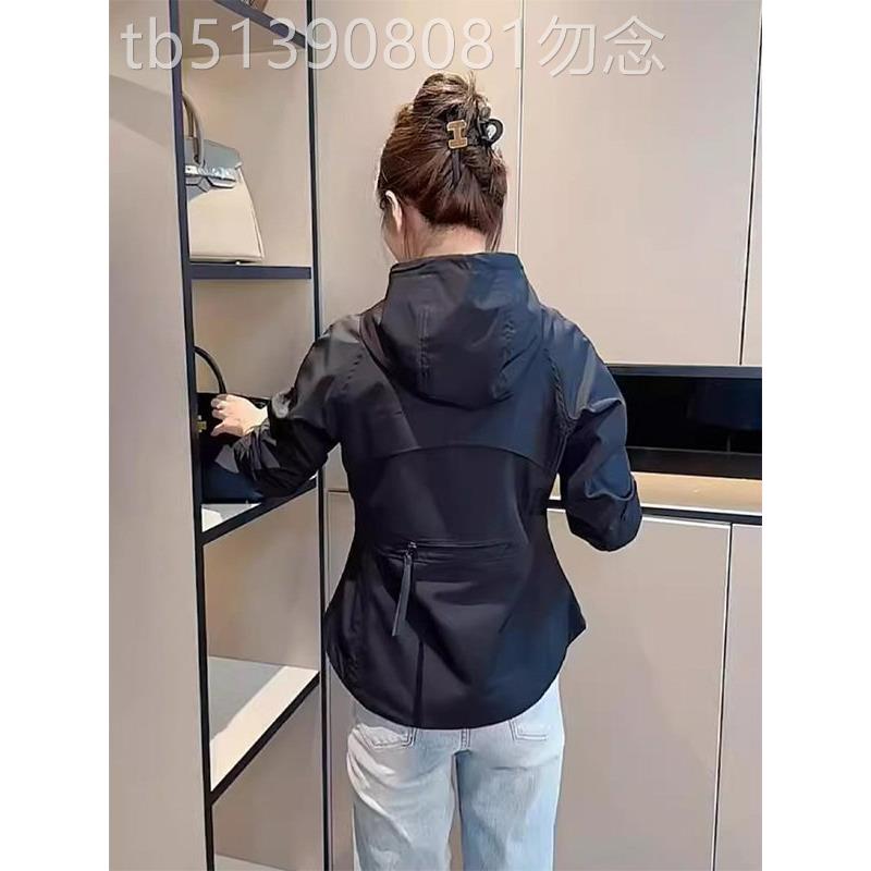 黑色长袖连帽冲锋衣外套女春秋欧货时尚修身收腰显瘦短款夹克上衣