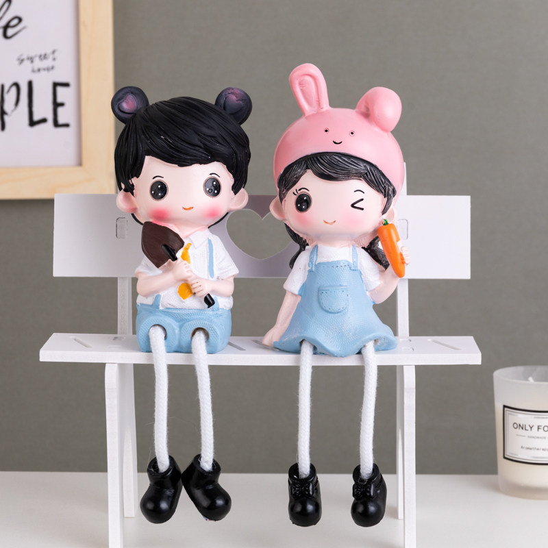 卡通时尚可爱吊脚娃娃公仔家居墙柜桌面软装简约装饰礼品小摆件