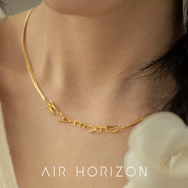 英文字母吊坠项链女锁骨颈链潮ins小众个性设计轻奢短款蛇骨链女