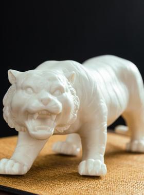 中国风格的十二生肖虎饰，家庭桌面办公装饰吸引财富和城镇住宅陶