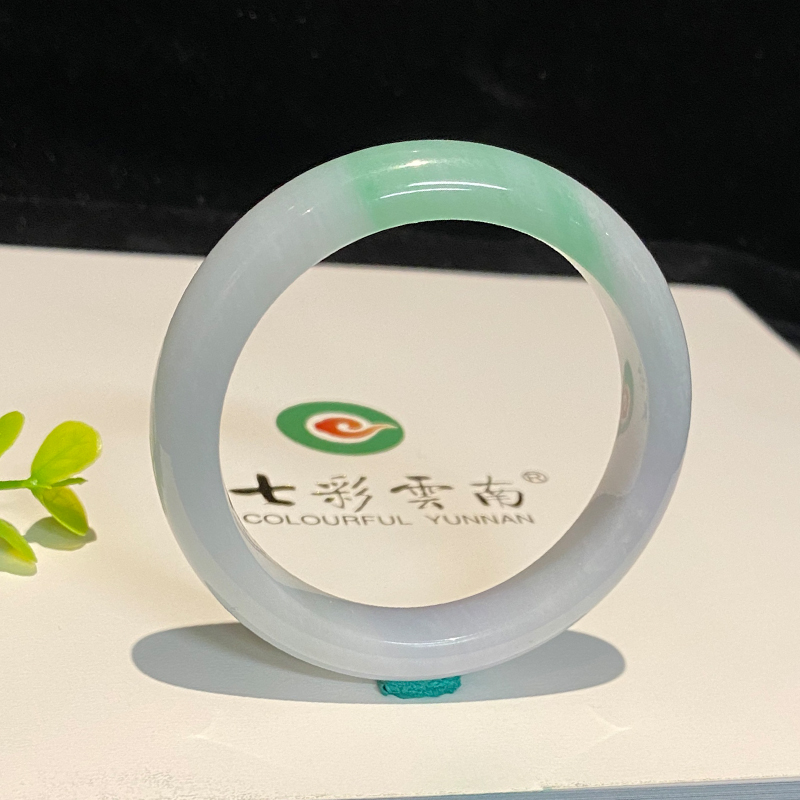 七彩云南天然翡翠冰种手镯