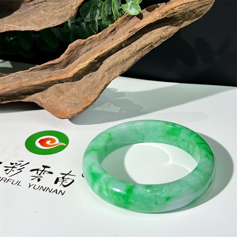 七彩云南天然翡翠飘阳绿翡翠手镯