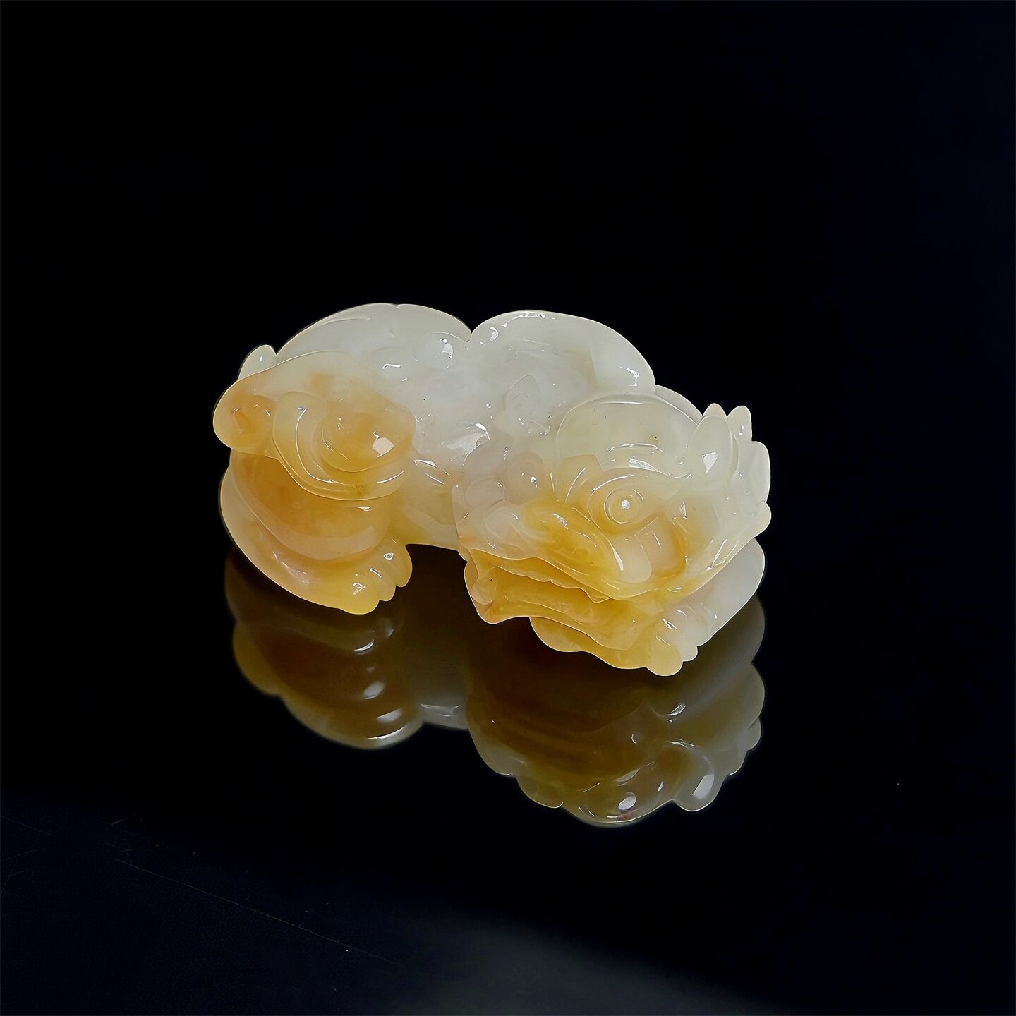 七彩云南天然翡翠俏色黄翡貔貅