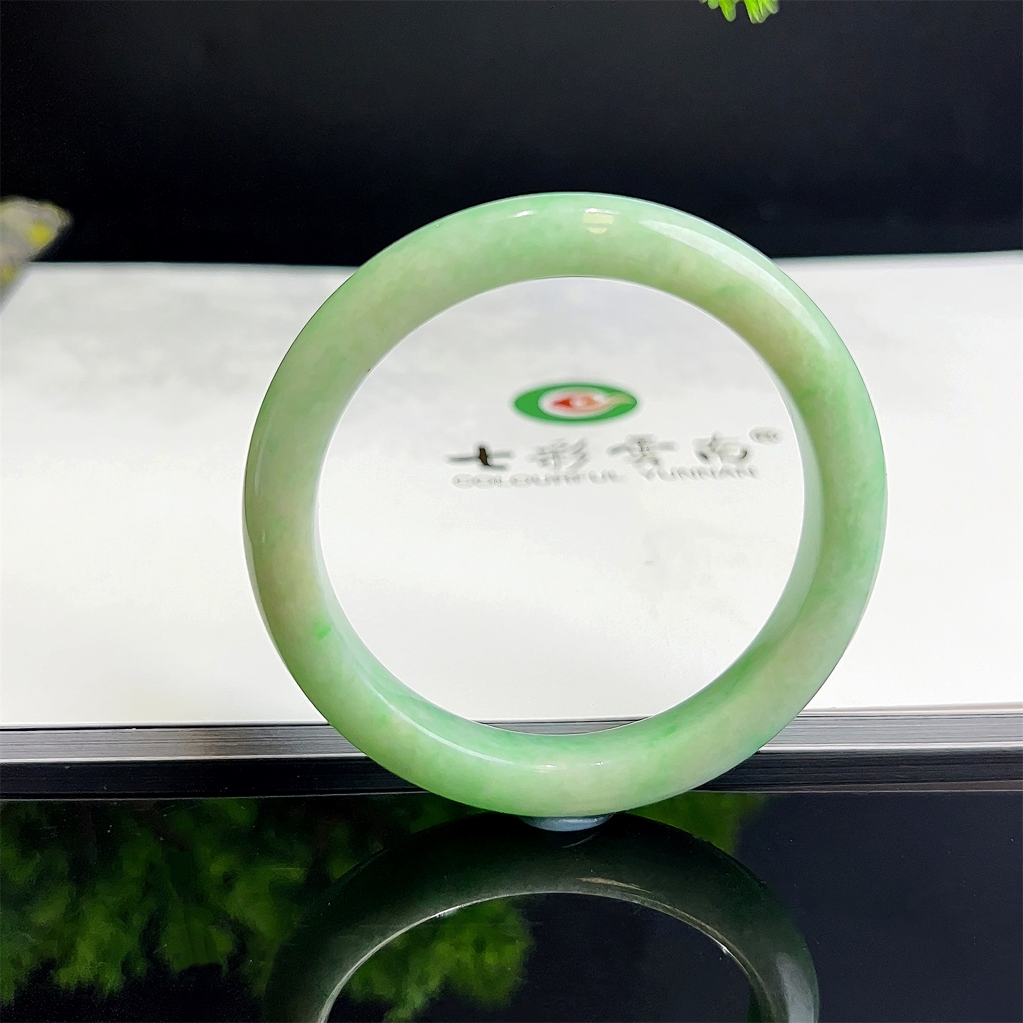 七彩云南天然翡翠手镯