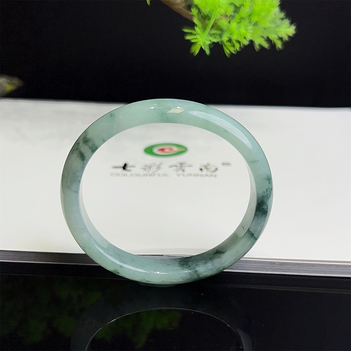 七彩云南天然翡翠手镯
