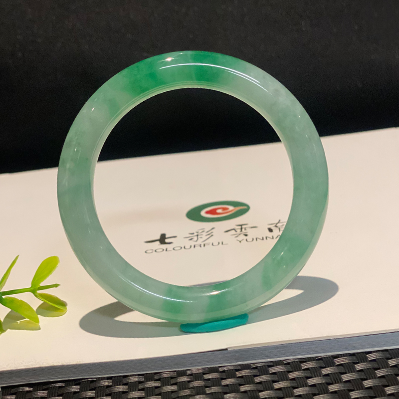 七彩云南天然翡翠手镯