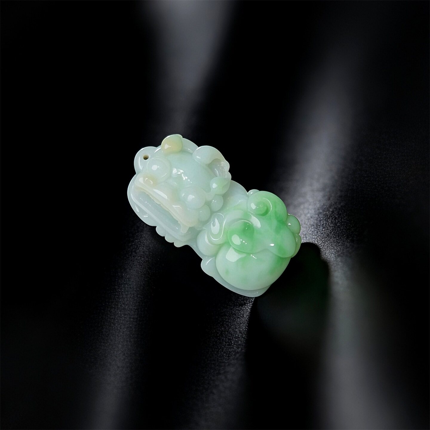 七彩云南缅甸A货天然翡翠飘阳绿貔貅挂件手把件一物一证支持复检