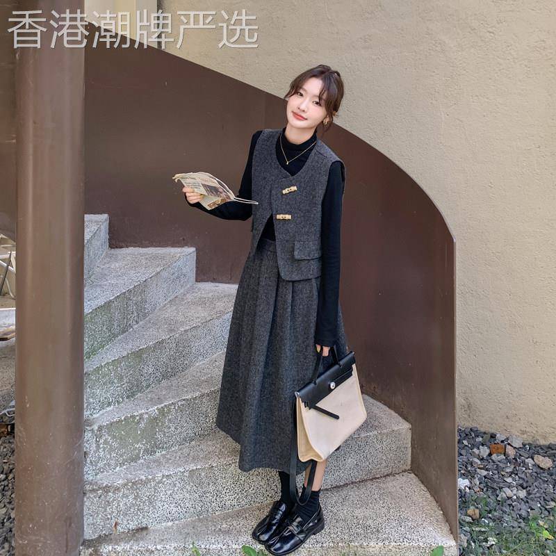 灰色高级感套装裙女2025秋季气质淡人纽扣马甲打底衫半身裙三件套