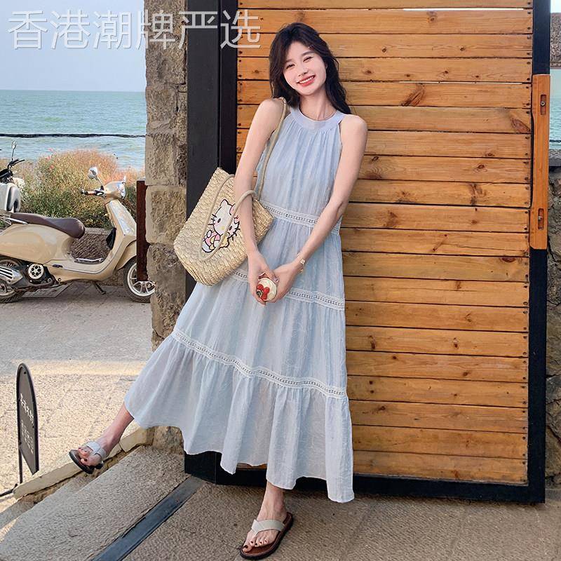 蓝色气质绝美挂脖连衣裙女夏季2025新款蕾丝拼接海边度假风长裙子