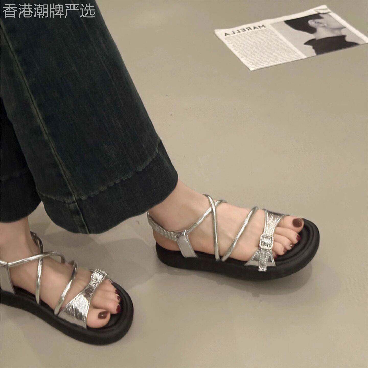 真皮平底罗马凉鞋女夏季2026新款绝美银色松紧一字带露趾沙滩凉鞋