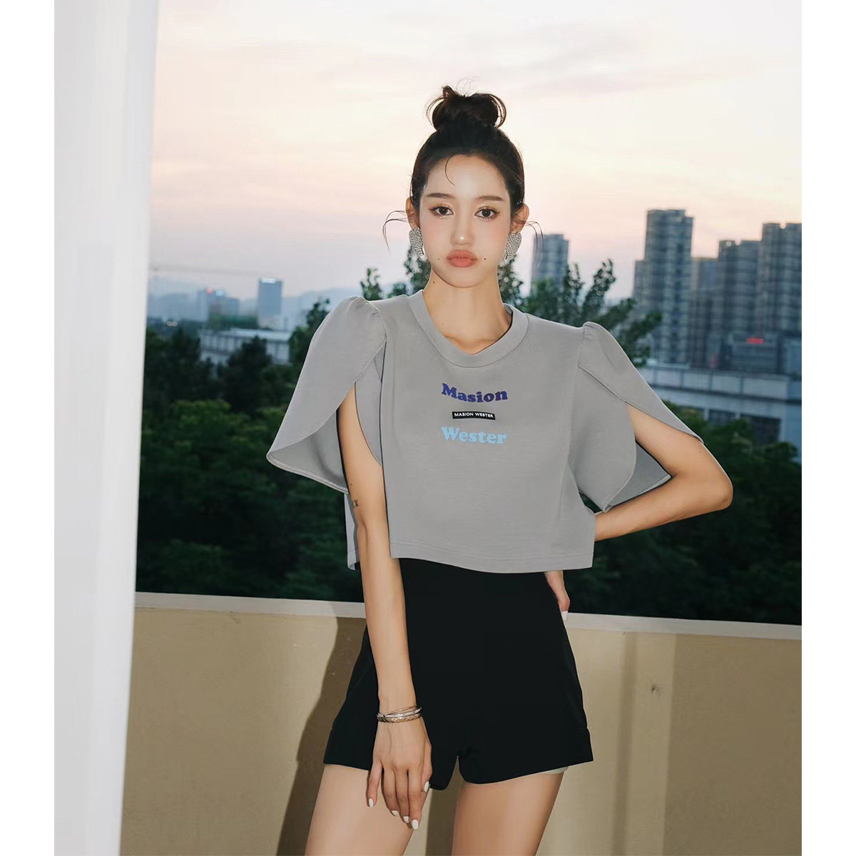 【品牌正品】MaisonWester灰色烫字短款T恤女显瘦休闲开叉袖短袖