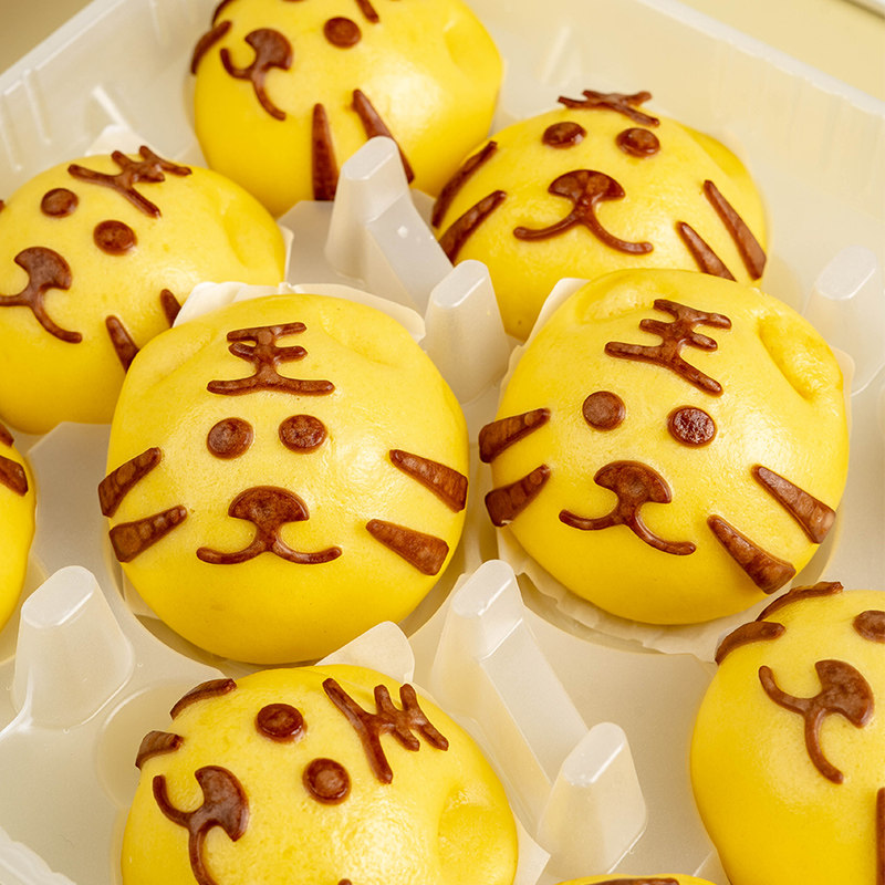 新货卡通奶黄包猪猪熊猫虎仔豆沙包子儿童早餐半成品速冻面点馒头