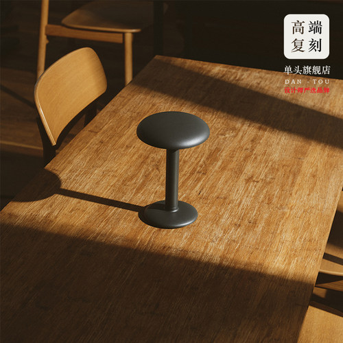 北欧简约床头台灯铝材