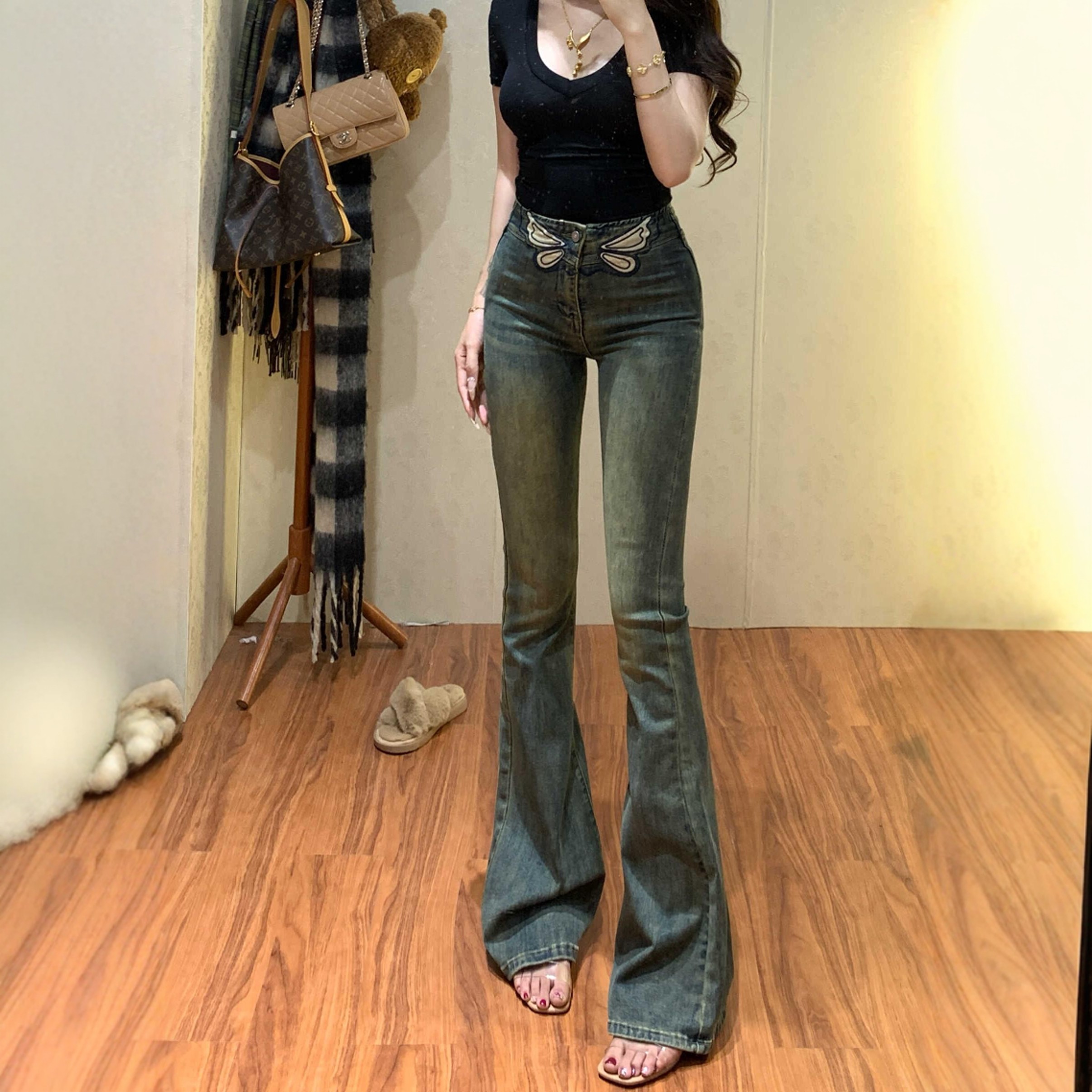 李李复古刺绣高腰显瘦微喇叭牛仔裤女2026冬季新款弹力修身拖地裤,女装/女士精品,牛仔裤,淘宝优惠券,粉丝福利购,淘宝优惠卷