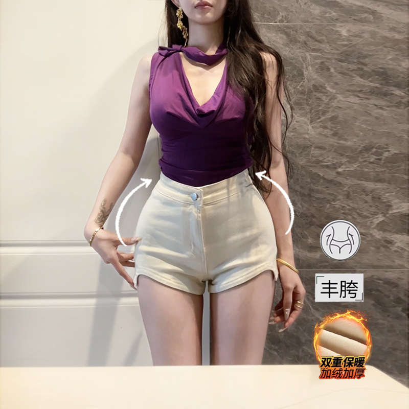 李李服饰高级感米白色牛仔加绒短裤女冬季不规则弧形高腰丰胯热裤