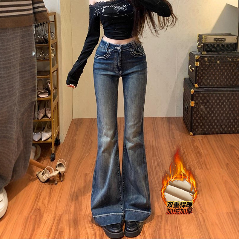 蓝色不贴腿微喇牛仔裤女