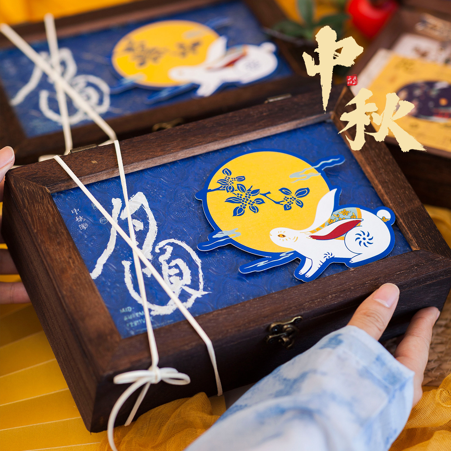 中秋节礼品月饼礼盒装送公司员工团购定制高档实用伴手礼2025新款