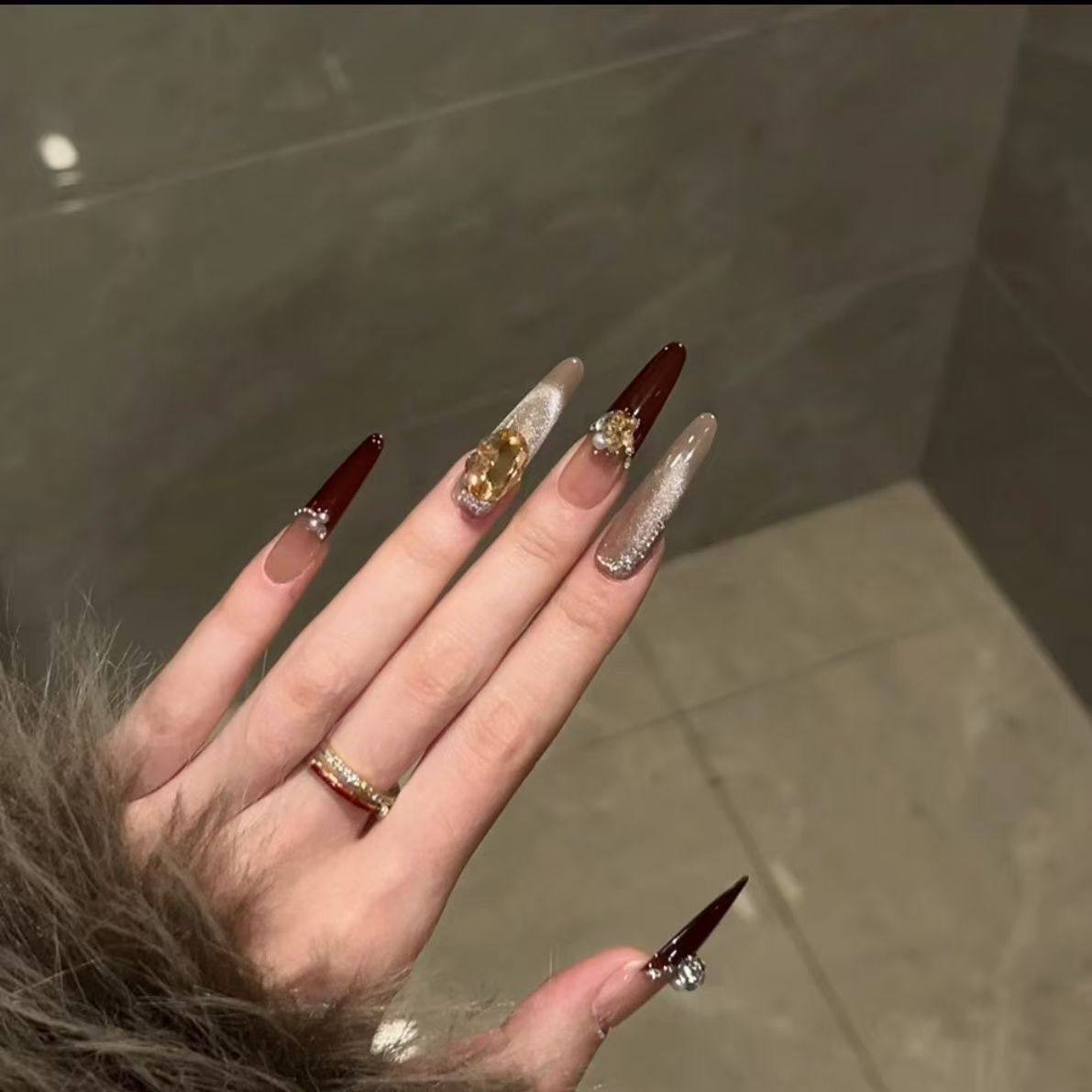 细狗长尖38mm穿戴甲纯手工穿戴甲秋冬新款红色猫眼高级感显白美甲,彩妆/香水/美妆工具,穿戴甲/甲片,淘宝优惠券,粉丝福利购,淘宝优惠卷