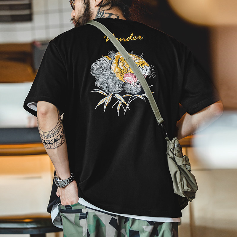 马登工装 日系复古横须贺刺绣短tee老虎头黑色纯棉短袖体恤男夏季