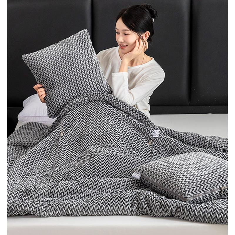 加厚绒保暖抱枕被子两用办公室午睡二合一毯车载靠垫枕头新冬折叠