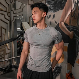 T恤健身训练吸汗透气半袖 短袖 男 插肩弹力速干圆领修身 美式