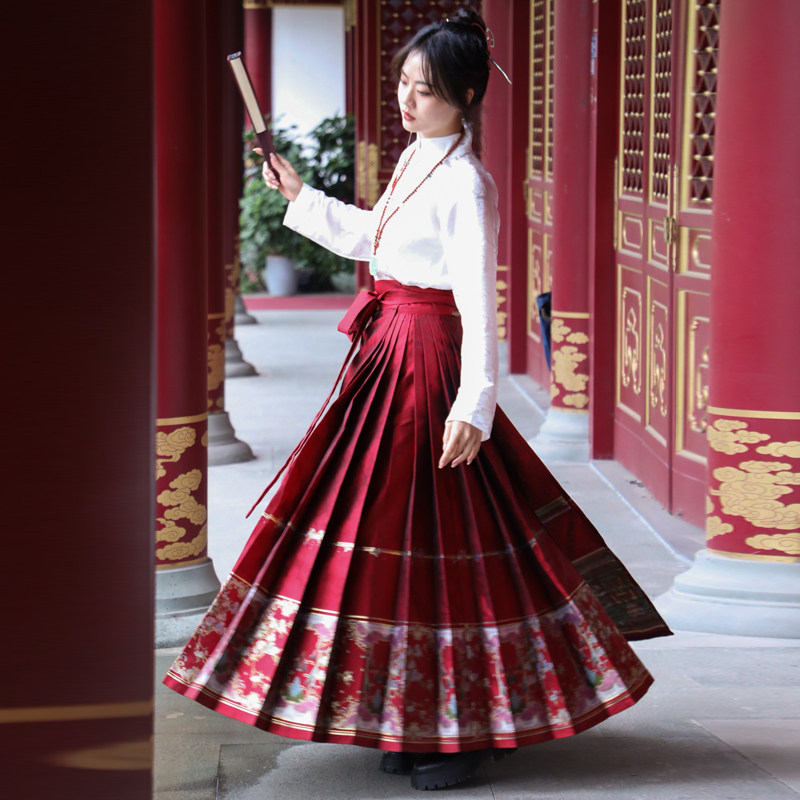 悦涵原创梨花明制马面裙通勤百搭日常可穿显高显瘦五对折冬季套装