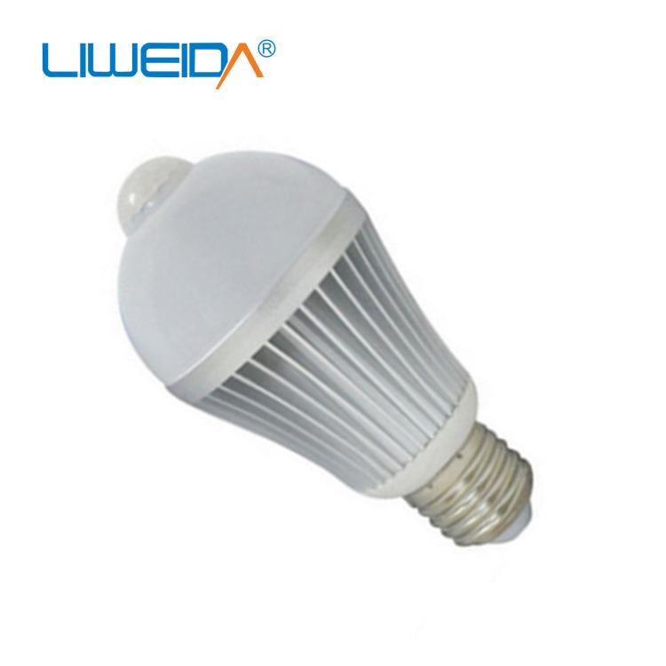 led6W楼道声控感应球泡灯新跑江湖地摊产品直插式灯泡