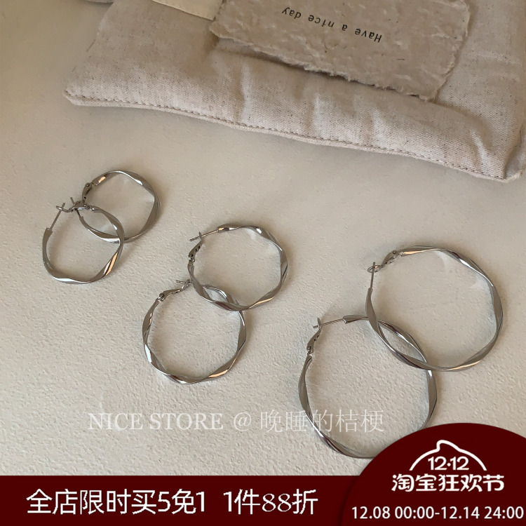 晚睡的桔梗I简约波纹素圈耳环