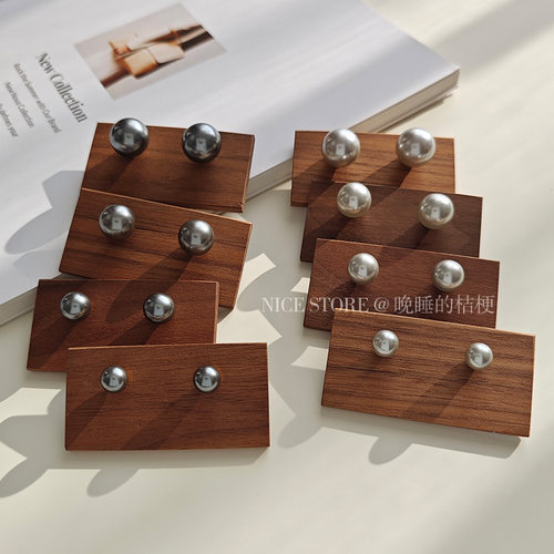 晚睡的桔梗高级感灰珍珠耳钉