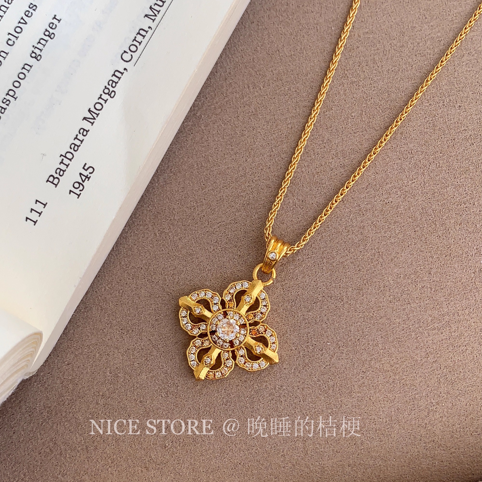 晚睡的桔梗「花窗」新中式沙金十字金刚杵四叶花项链古法毛衣链