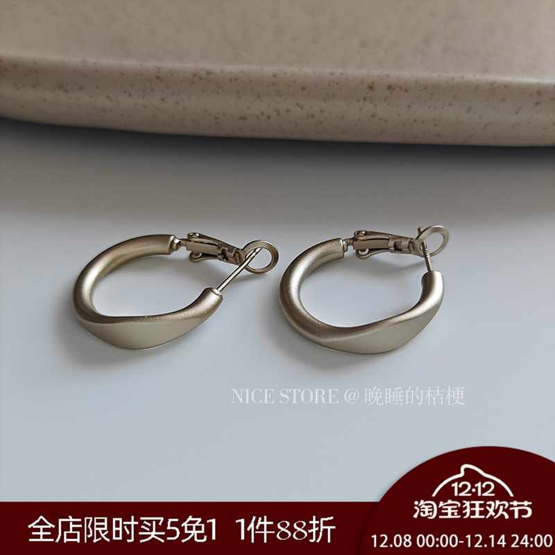 晚睡的桔梗｜哑光高级感素圈耳环