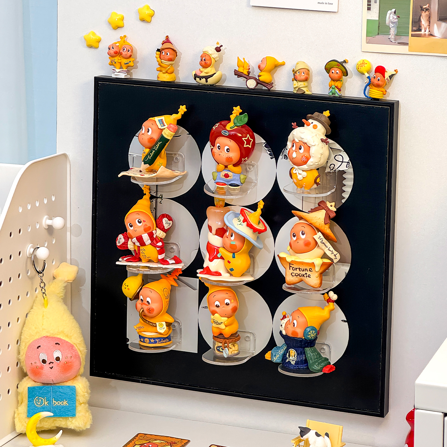 壁挂星星人展示架亚克力盲盒收纳