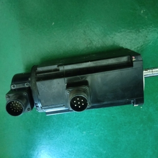 50601 川崎机器人伺服电机P20B10200LCP67 0156 议价