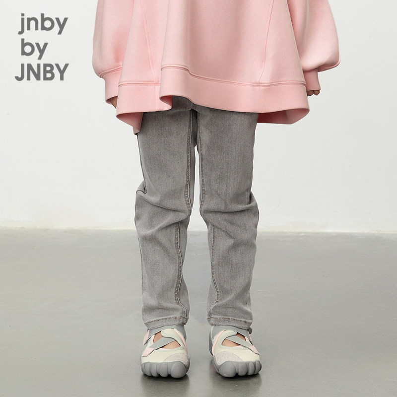 小朋友穿上更舒适，小朋友活动起来也更方便