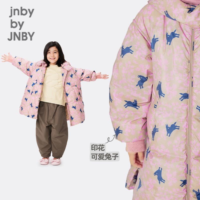 手感细腻柔软，穿上轻盈，活动起来也很方便