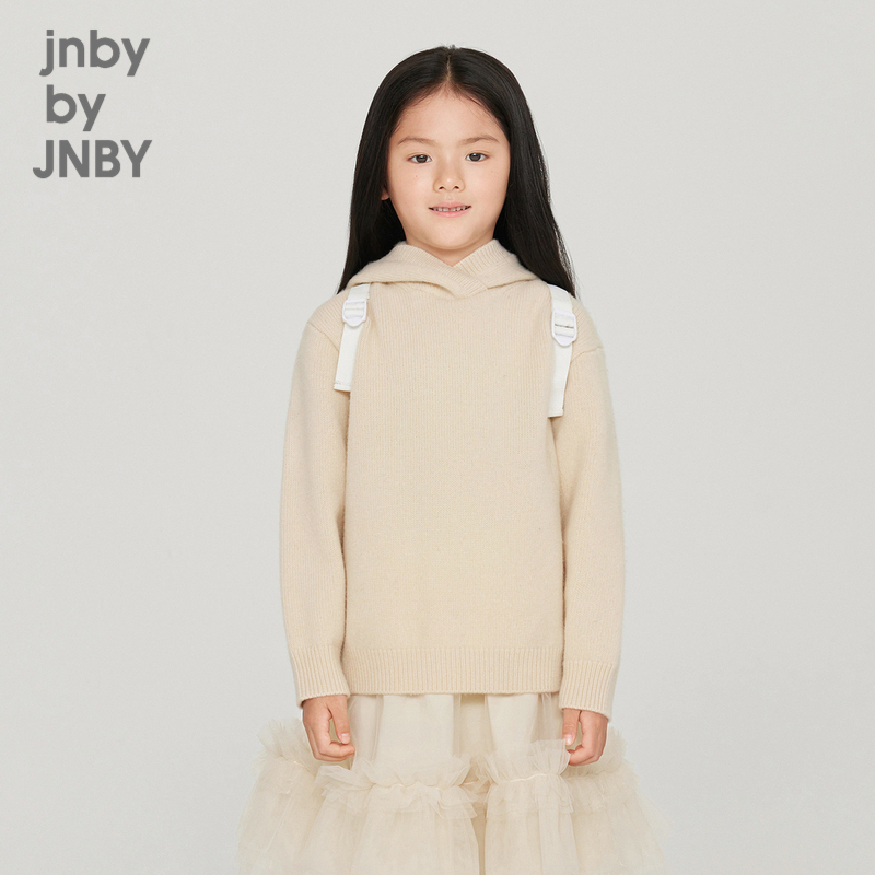 厚实、松软，不会扎，舒适的同时又很保暖