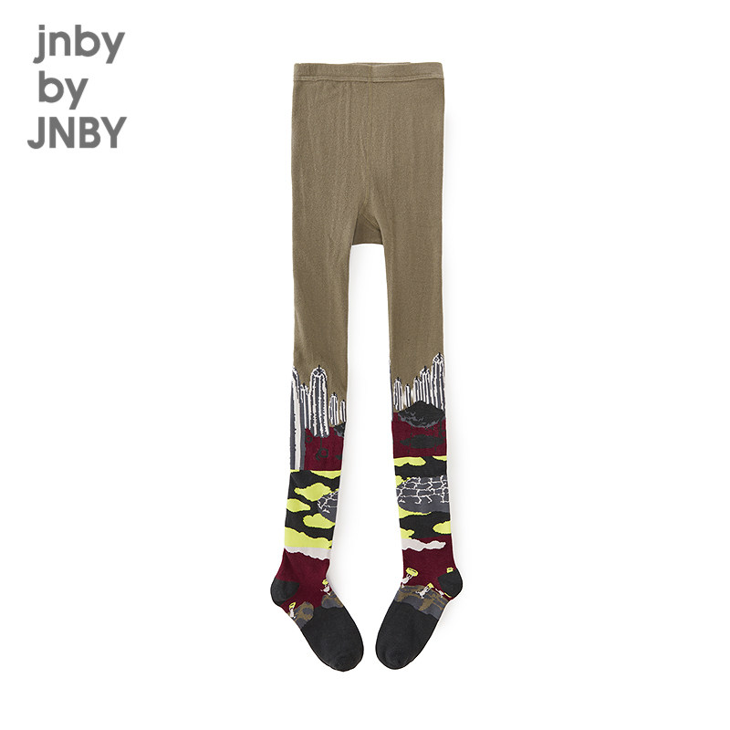 舒适贴身，活动自如，让小朋友尽情玩耍