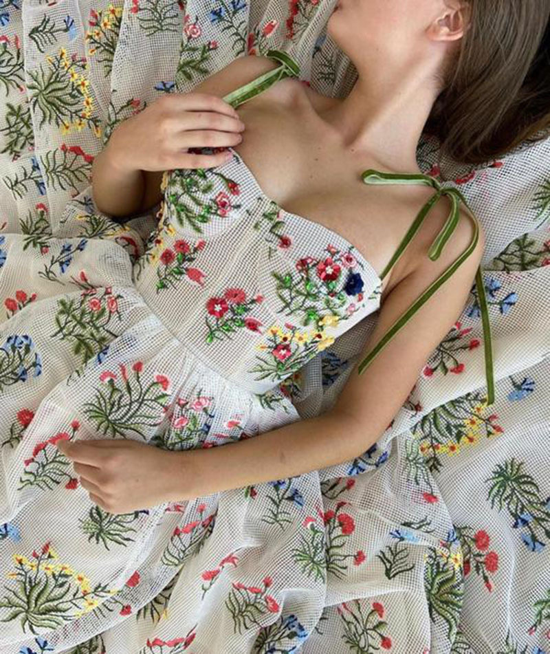 Embroidered dress 秋款设计感绣花系肩带抹胸连衣裙宫廷风长裙秋