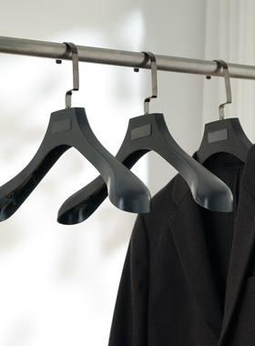 黑色塑料仿木纹高档男士衣架服装店专用衣撑无痕加厚加粗宽肩西服