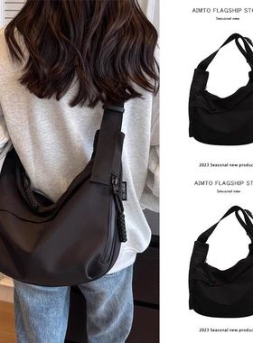 饺子通勤包女大容量2024新款休闲百搭健身包日系尼龙布帆布斜挎包