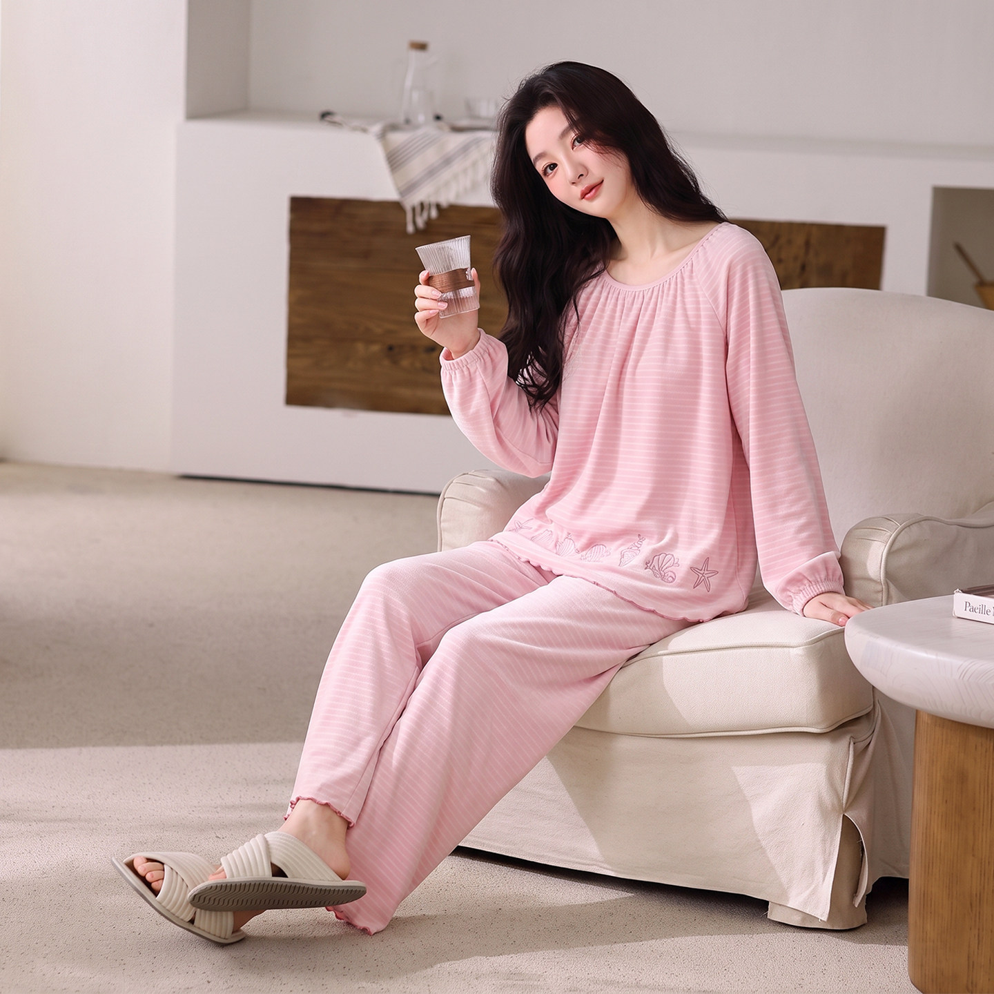 2026秋冬季德绒保暖睡衣女圆领长袖加绒加厚女生垂坠感家居服套装