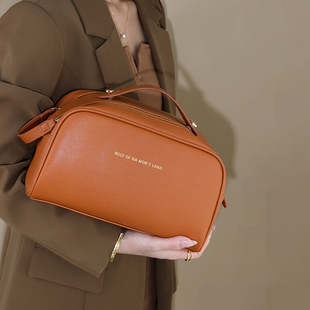 便携化妆收纳包手提高级感大容量简约超火便携ins风旅行收纳包