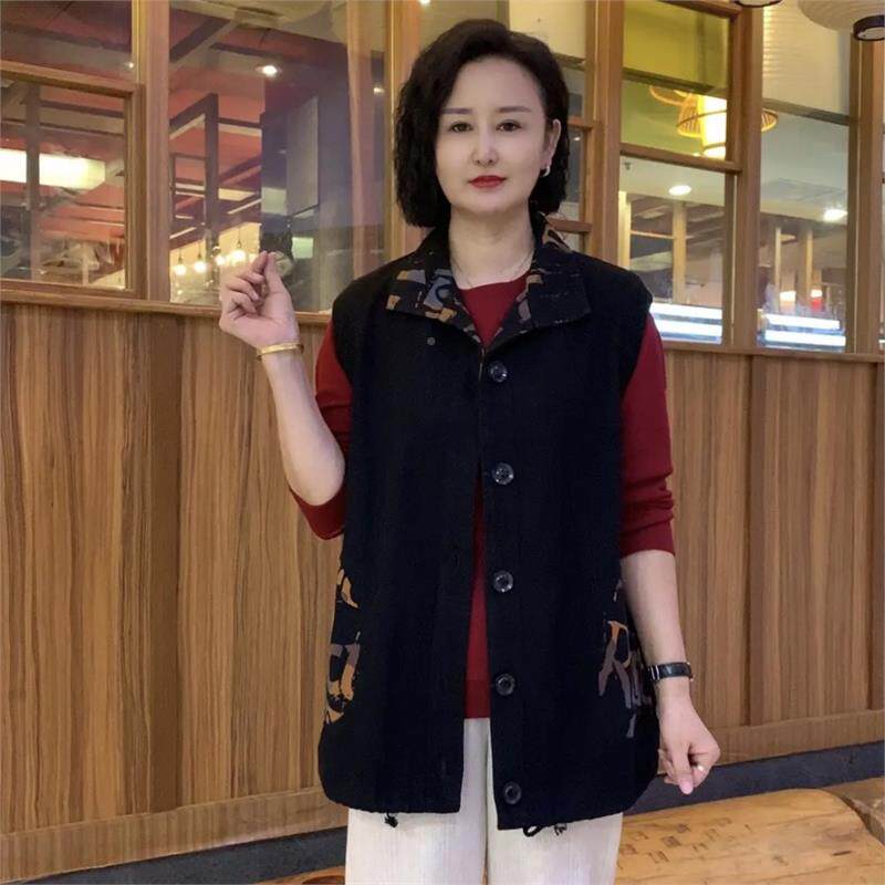 妈妈装春秋新款时尚翻休闲坎牛仔马甲中老年领肩印花宽松遮肉IJU