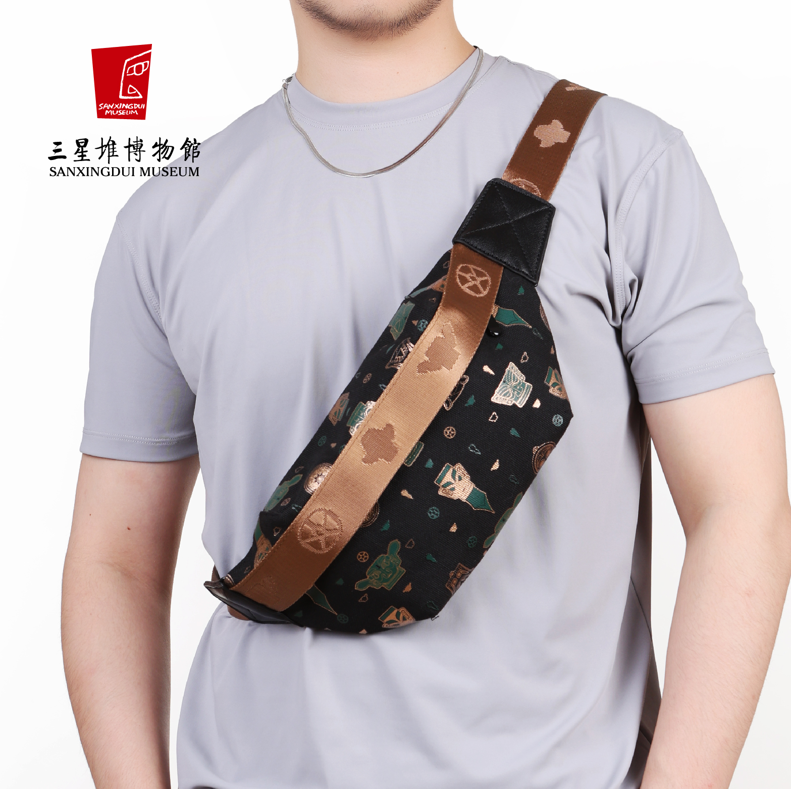 三星堆博物馆金面王朝系列胸包款