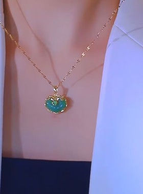 新款绿色祥云平安锁吊坠项链女轻奢气质精古时尚小众设计感项链女