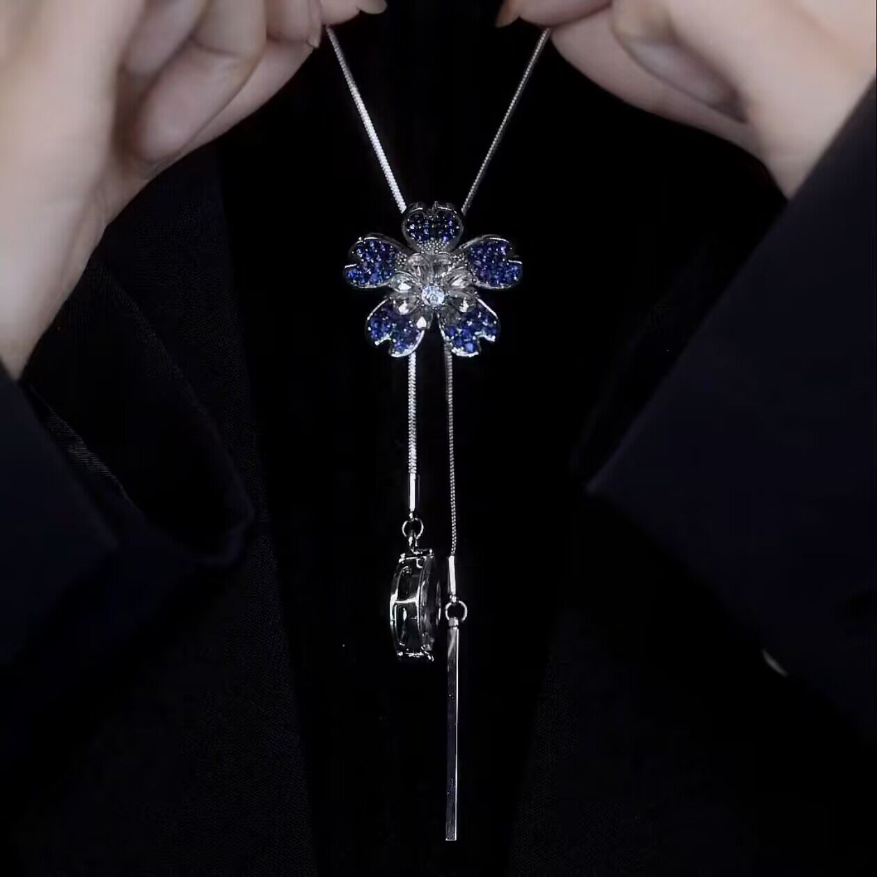 秋冬蓝色镶钻花朵流苏毛衣链项链女款时尚可抽拉长款衣服配饰个性