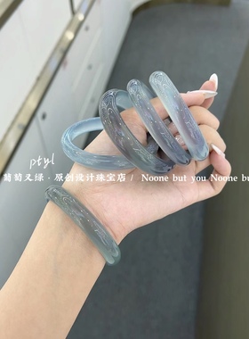 天然库里蓝玛瑙手镯高端玛瑙正圈高冰透青蓝浅蓝浅灰玉髓手镯女神
