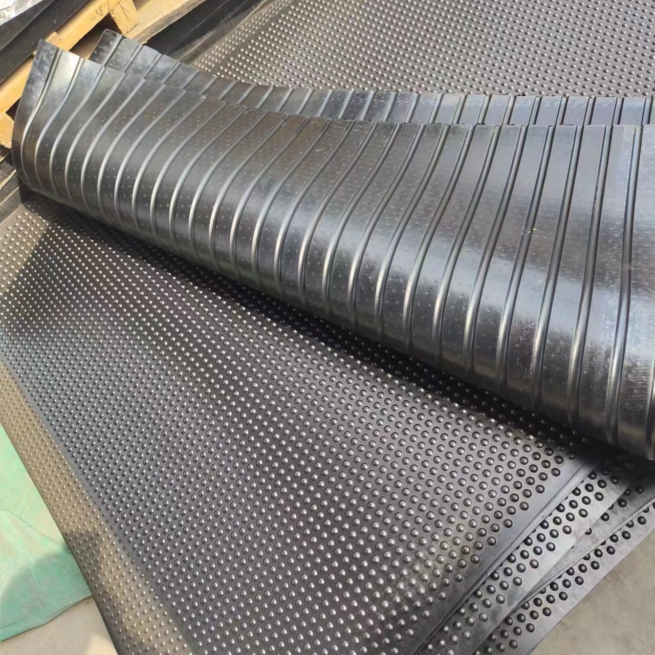 牛床垫畜牧垫橡胶垫防滑耐磨黑色马棚垫猪圈牛棚垫圆点加厚橡胶板,橡塑材料及制品,其他塑料制品,淘宝优惠券,粉丝福利购,淘宝优惠卷