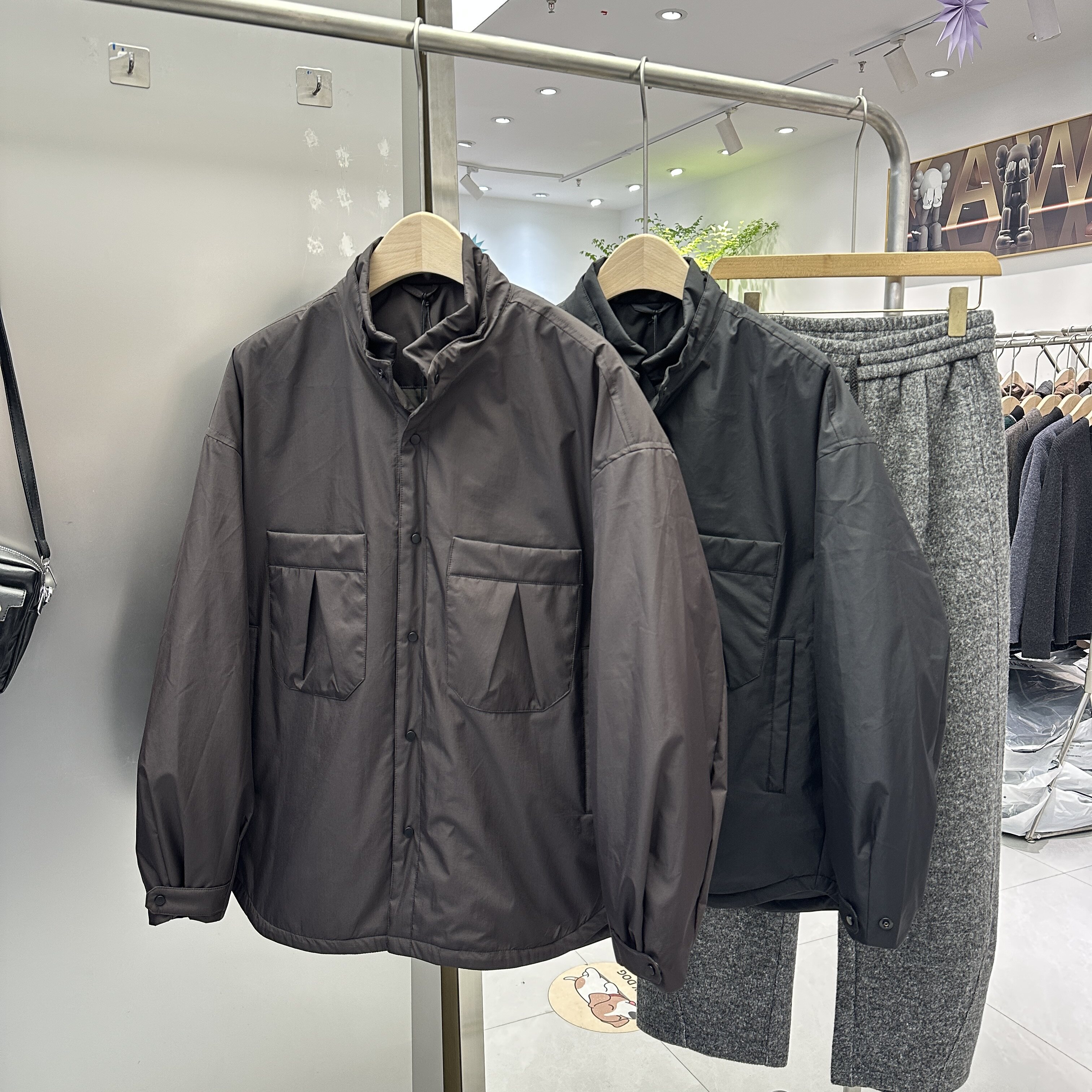老钱风男士轻薄羽绒服25冬季新款宽松休闲保暖短款立领多口袋外套